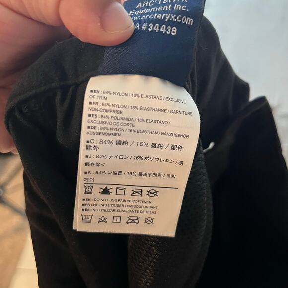 Arc’teryx Women’s Black Pants Size Medium Hiking Gorpcore - Picture 6 of 9